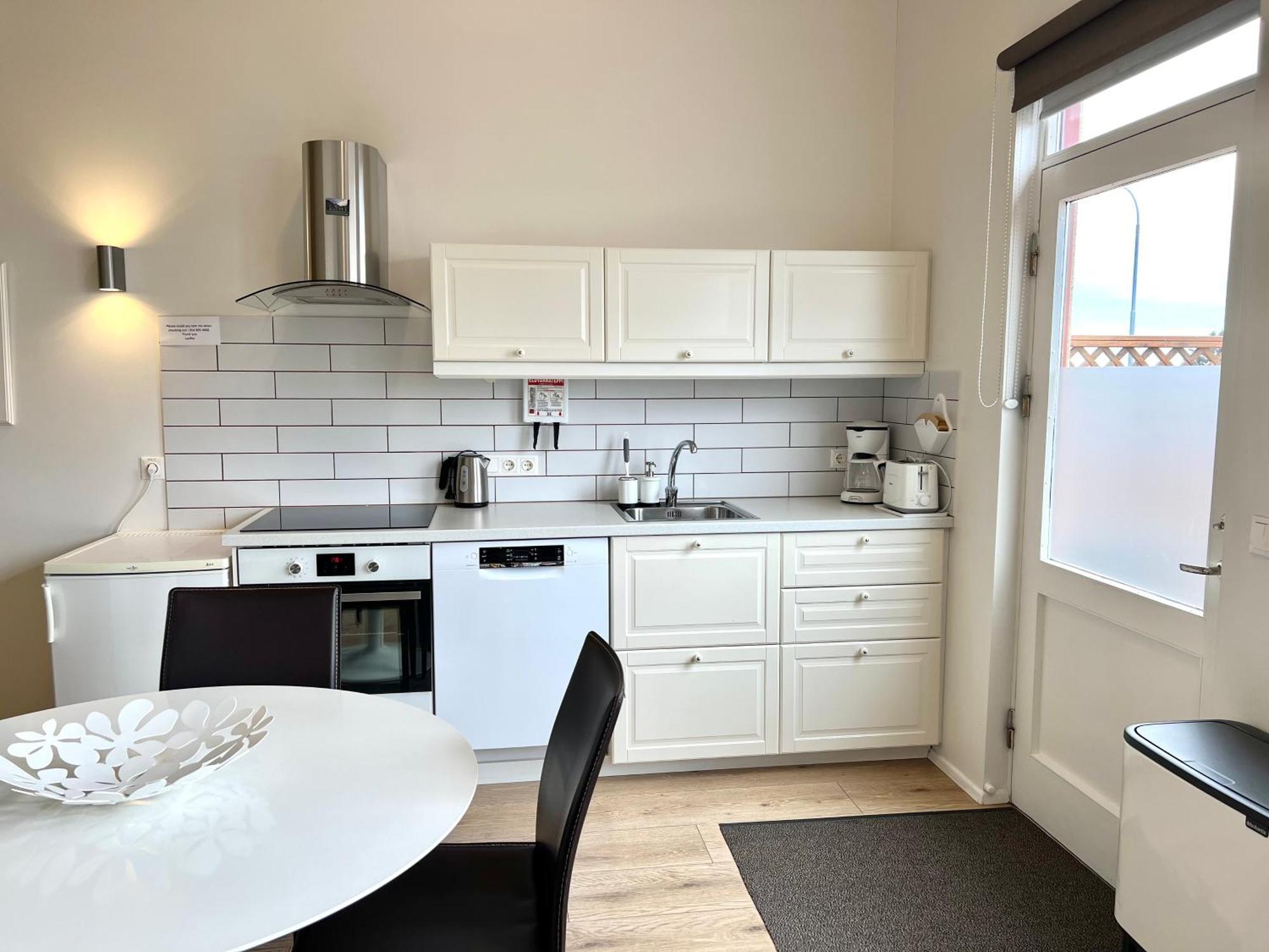 Lonith Apartments Хофн Экстерьер фото